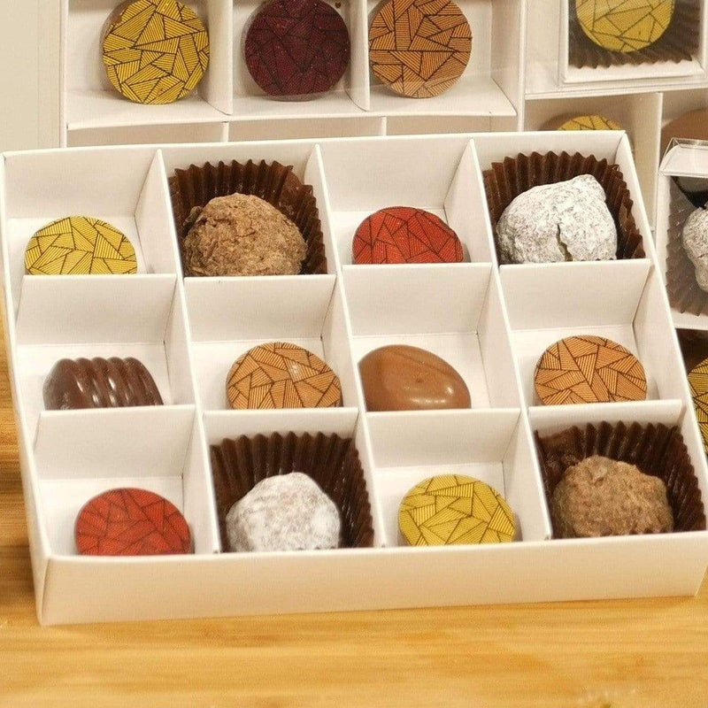 10 Pack of White Card Chocolate Sweet Soap Product Reatail Gift Box - 12 bay 4x4x3cm Compartments - Clear Slide On Lid - 16x12x3cm